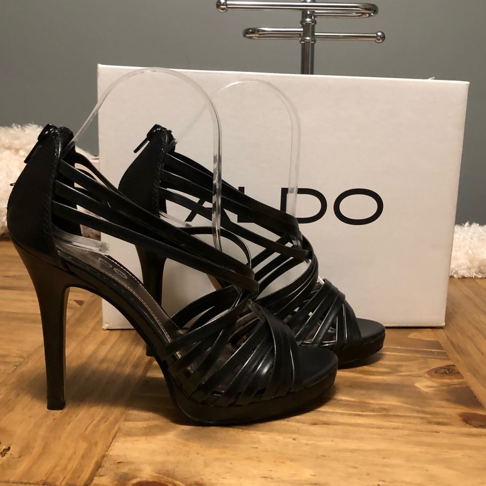 Aldo leather heels with box